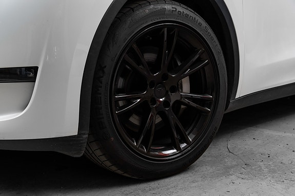 Tesla Model Y 3 of 30