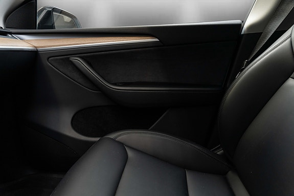Tesla Model Y 19 of 30