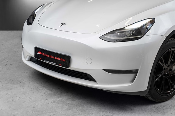Tesla Model Y 2 of 30