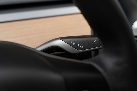 Tesla Model Y 20 of 30