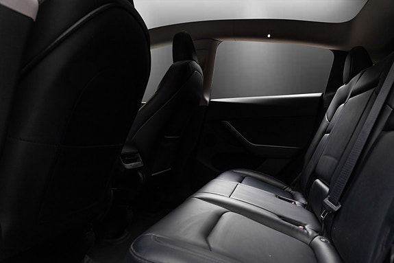 Tesla Model Y 21 of 30