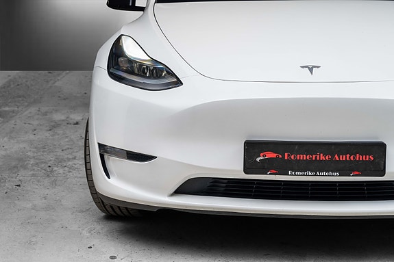 Tesla Model Y 6 of 30