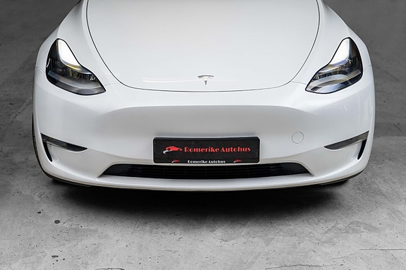 Tesla Model Y 4 of 30