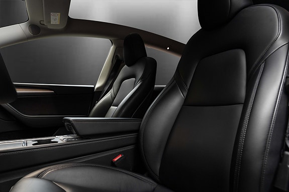 Tesla Model Y 16 of 30