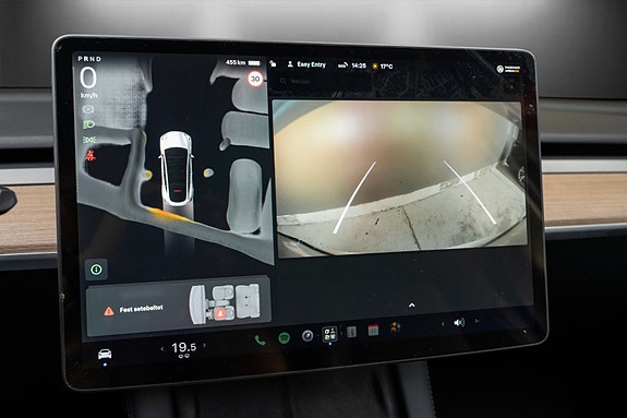 Tesla Model Y 28 of 30