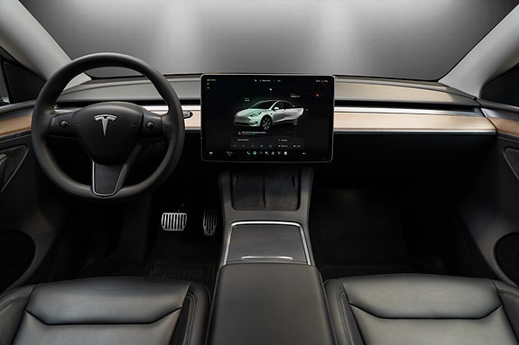Tesla Model Y 22 of 30