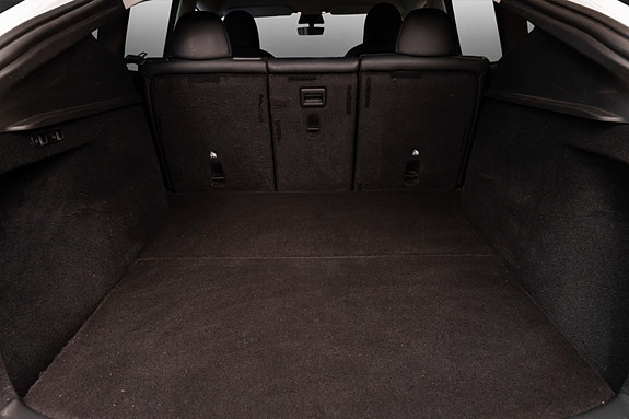 Tesla Model Y 11 of 30