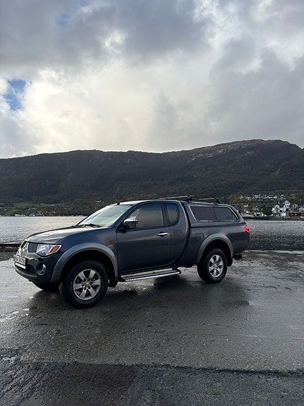 Mitsubishi L200 2 of 16