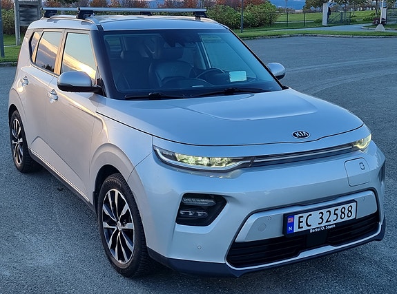 Kia e-Soul 2 of 26
