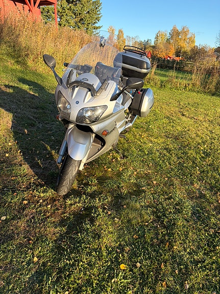 Yamaha FJR 1300 2 of 10