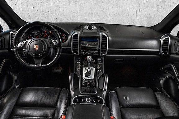 Porsche Cayenne 15 of 30