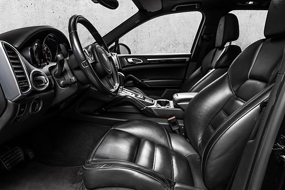 Porsche Cayenne 13 of 30