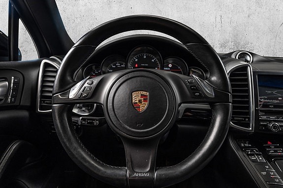 Porsche Cayenne 19 of 30