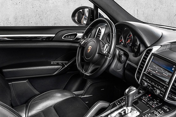 Porsche Cayenne 11 of 30