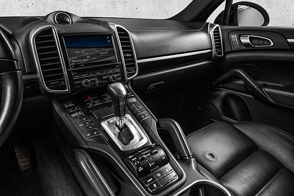 Porsche Cayenne 10 of 30