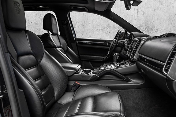 Porsche Cayenne 12 of 30