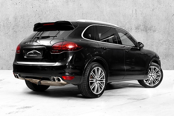 Porsche Cayenne 2 of 30