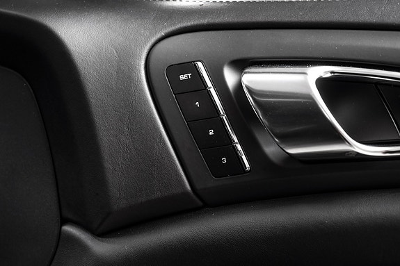 Porsche Cayenne 29 of 30