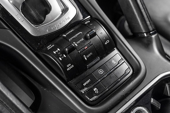 Porsche Cayenne 17 of 30