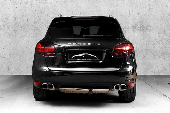 Porsche Cayenne 4 of 30