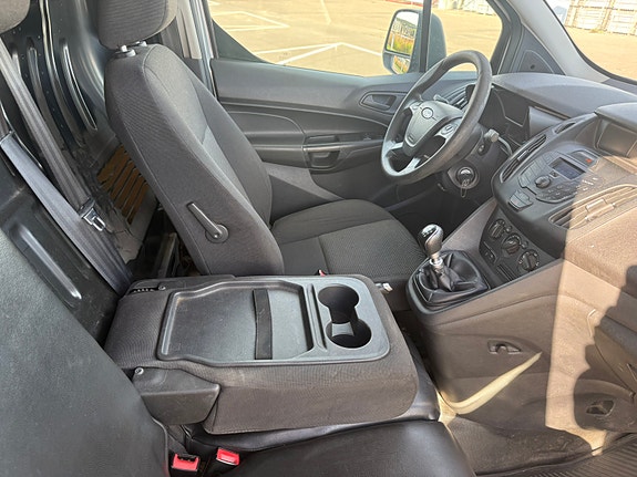 Ford Transit Connect 16 of 20