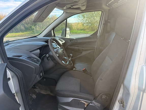 Ford Transit Connect 11 of 20