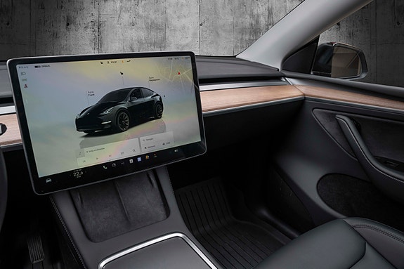 Tesla Model Y 22 of 28