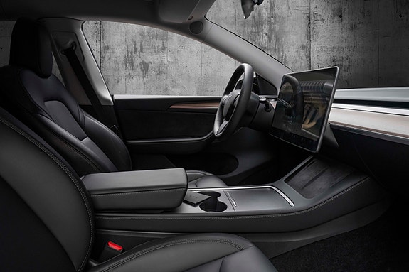 Tesla Model Y 18 of 28