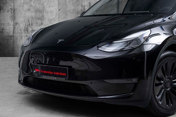 Tesla Model Y 2 of 28