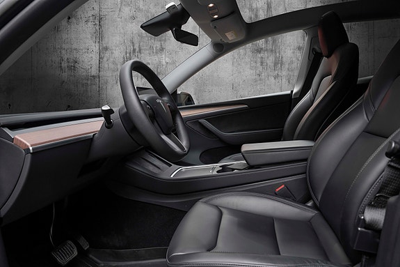 Tesla Model Y 11 of 28