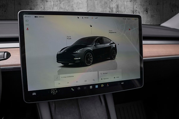 Tesla Model Y 23 of 28