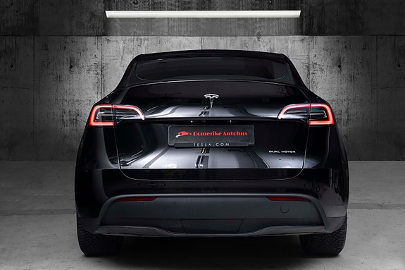Tesla Model Y 8 of 28