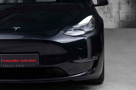 Tesla Model Y 4 of 28