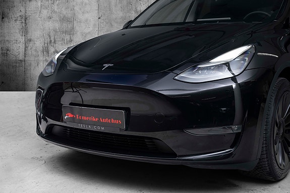 Tesla Model Y 5 of 28