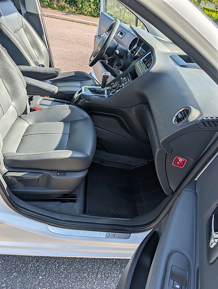 Peugeot 5008 17 of 30