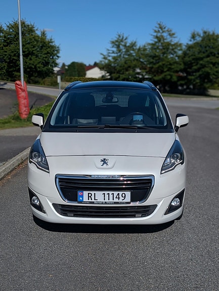 Peugeot 5008 2 of 30