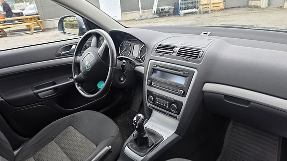 Skoda Octavia 8 of 14