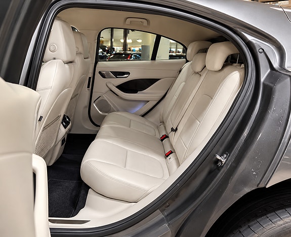 Jaguar I-PACE 11 of 20