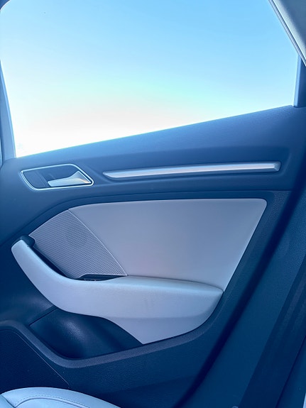 Audi e-tron 27 of 30