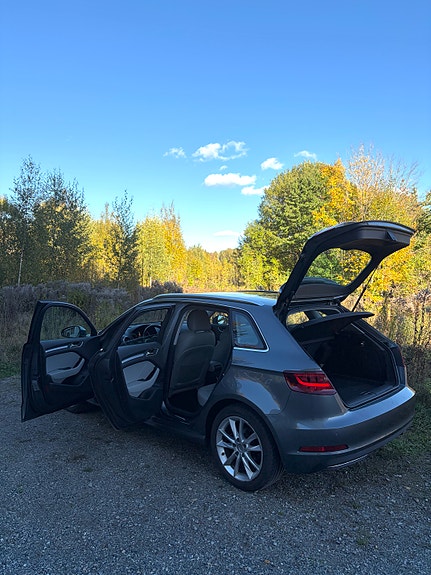 Audi e-tron 14 of 30