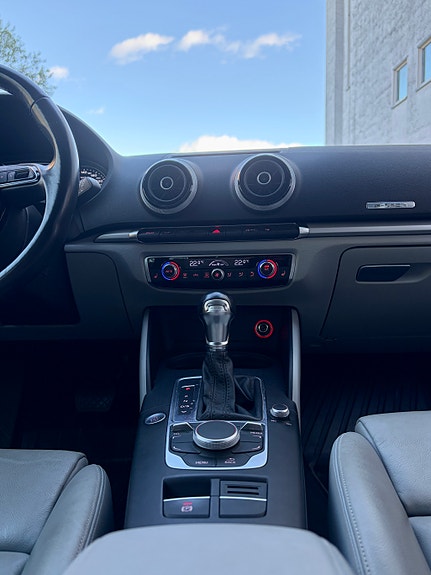 Audi e-tron 21 of 30