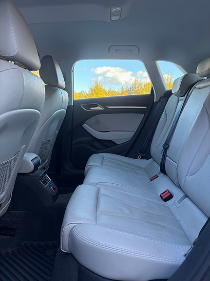 Audi e-tron 24 of 30