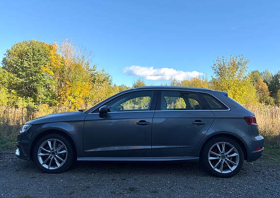 Audi e-tron 2 of 30