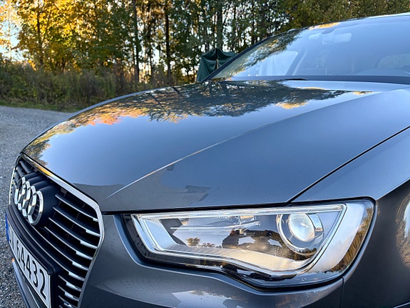 Audi e-tron 8 of 30