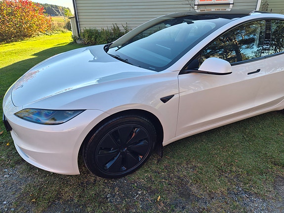 Tesla Model 3 9 of 19