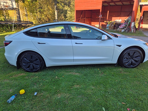 Tesla Model 3 4 of 19