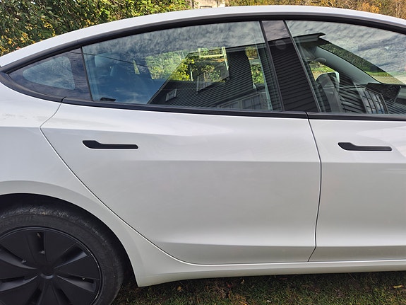 Tesla Model 3 19 of 19