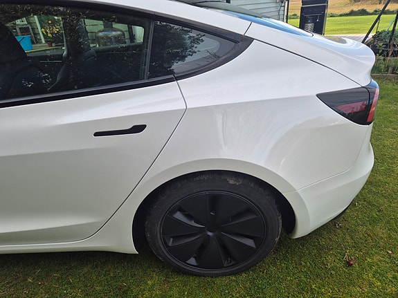 Tesla Model 3 15 of 19