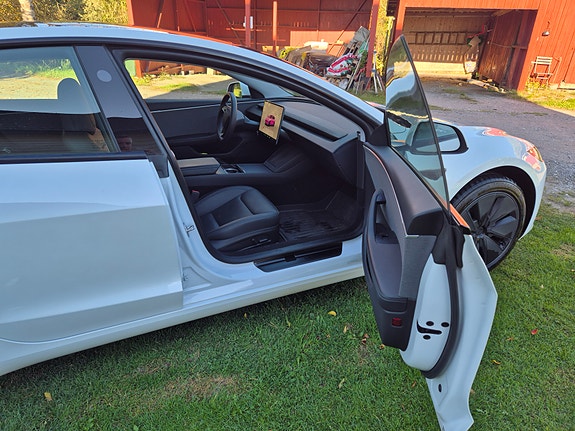 Tesla Model 3 5 of 19