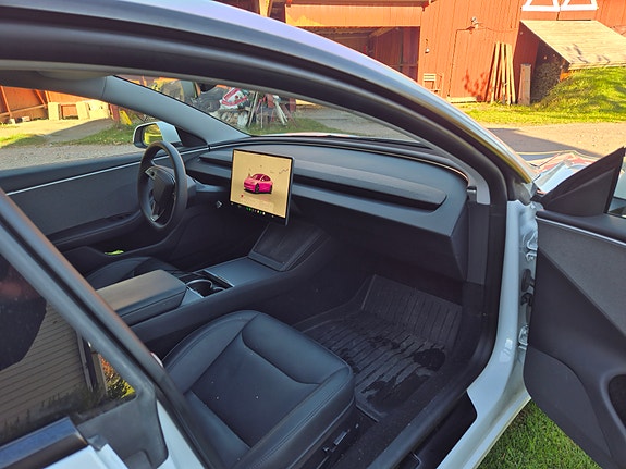 Tesla Model 3 6 of 19
